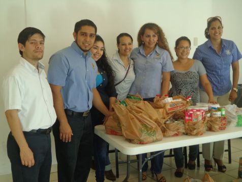 Entrega de víveres por FIMAZ